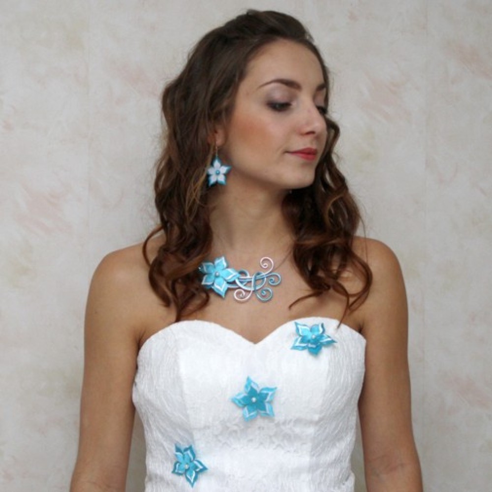 Collier mariage fleur bleu turquoise et blanc