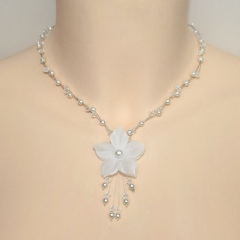 Collier mariage fleur blanc cristal CO1240A