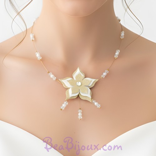 Collier mariage fleur blanc et or
