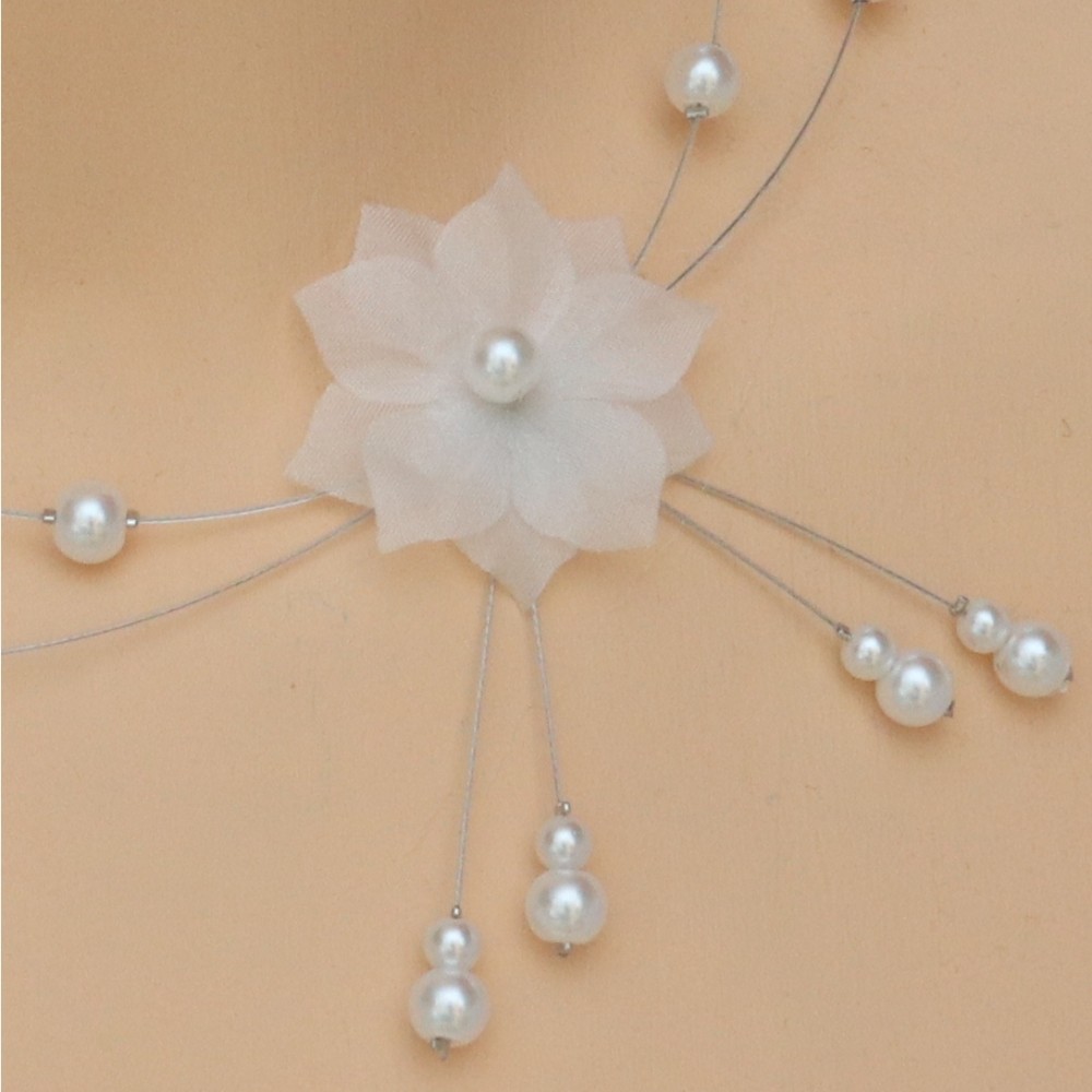 Collier mariage fleur soie et perles blanc Collier mariage fleur soie et perles blanc