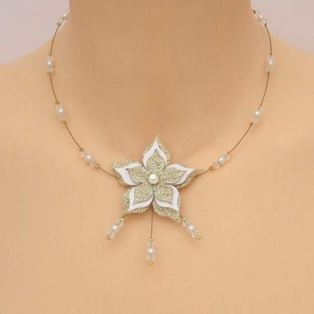 Collier mariage fleur blanc et or