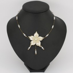 Collier mariage fleur blanc et or CO1272A