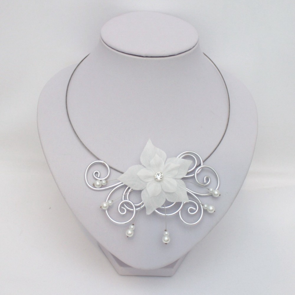 Collier mariage blanc et fleur