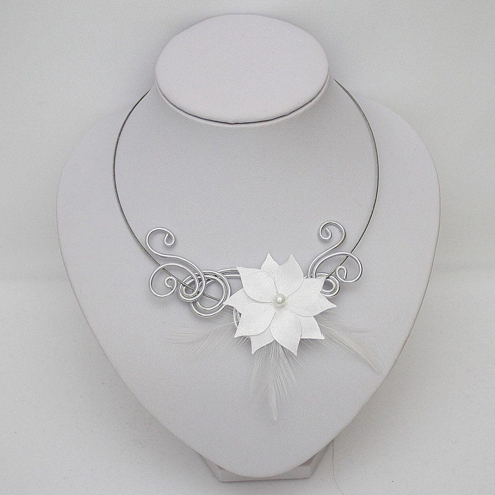 Collier mariage blanc fleur plumes