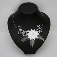 Collier mariage blanc fleur plumes CO1281A