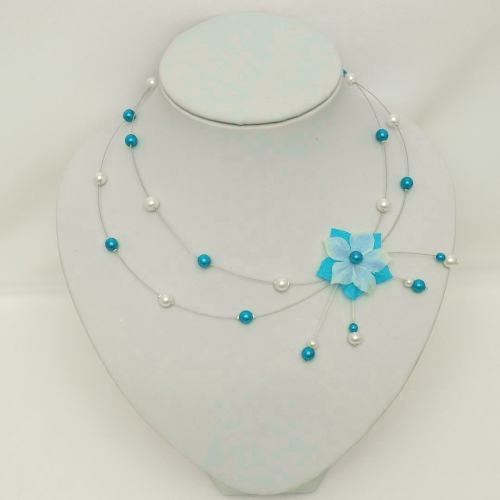 Collier mariage fleur bleu turquoise et blanc Collier mariage fleur bleu turquoise et blanc