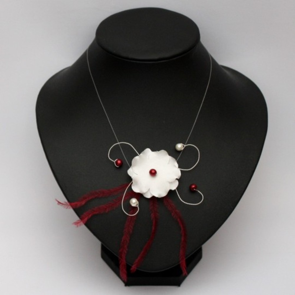 Collier mariage fleur plumes ivoire clair bordeaux