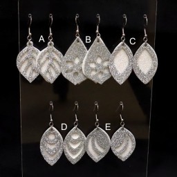 Boucles d'oreilles simili cuir pailleté argent blanc irisé BOS1004A