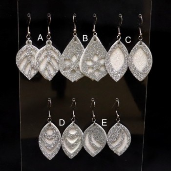 Boucles d'oreilles simili cuir pailleté argent blanc irisé BOS1004A