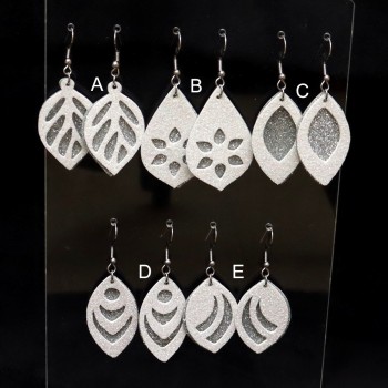 Boucles d'oreilles simili cuir pailleté blanc irisé argent BOS1001A