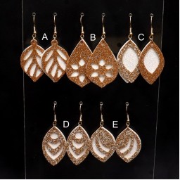Boucles d'oreilles simili cuir pailleté or blanc irisé BOS1007A