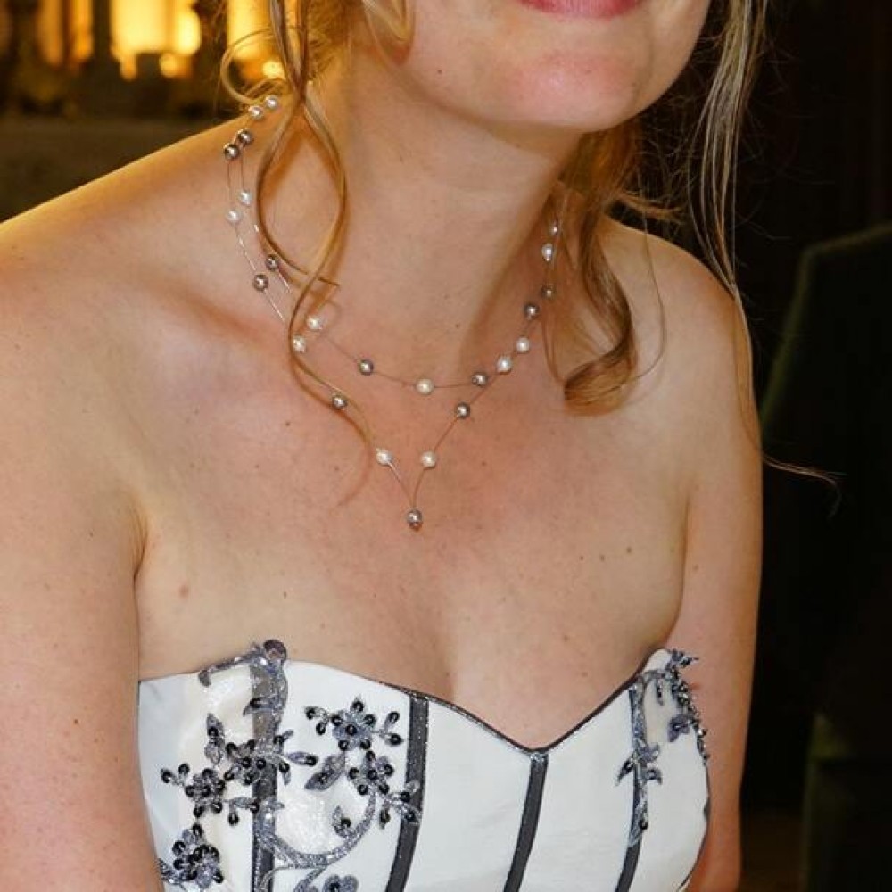 Collier de mariage gris et blanc de Marion Collier de mariage gris et blanc de Marion