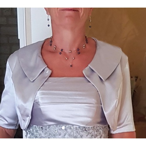 Bijoux de mariage gris et bleu marine de la fille de Christine